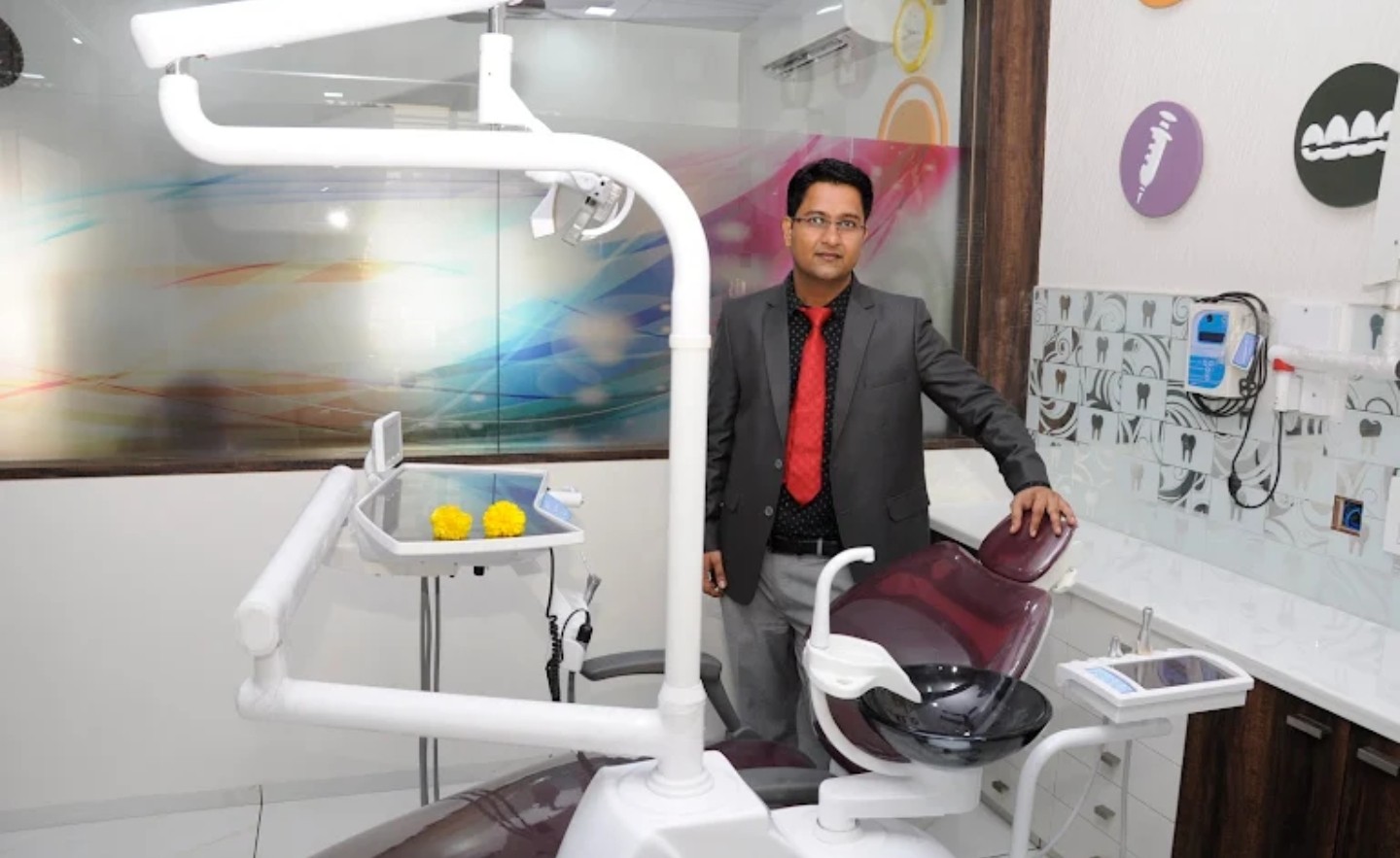 Dr. Nitin N Kapadiyaa at Hi-ttech Dental Care clinic