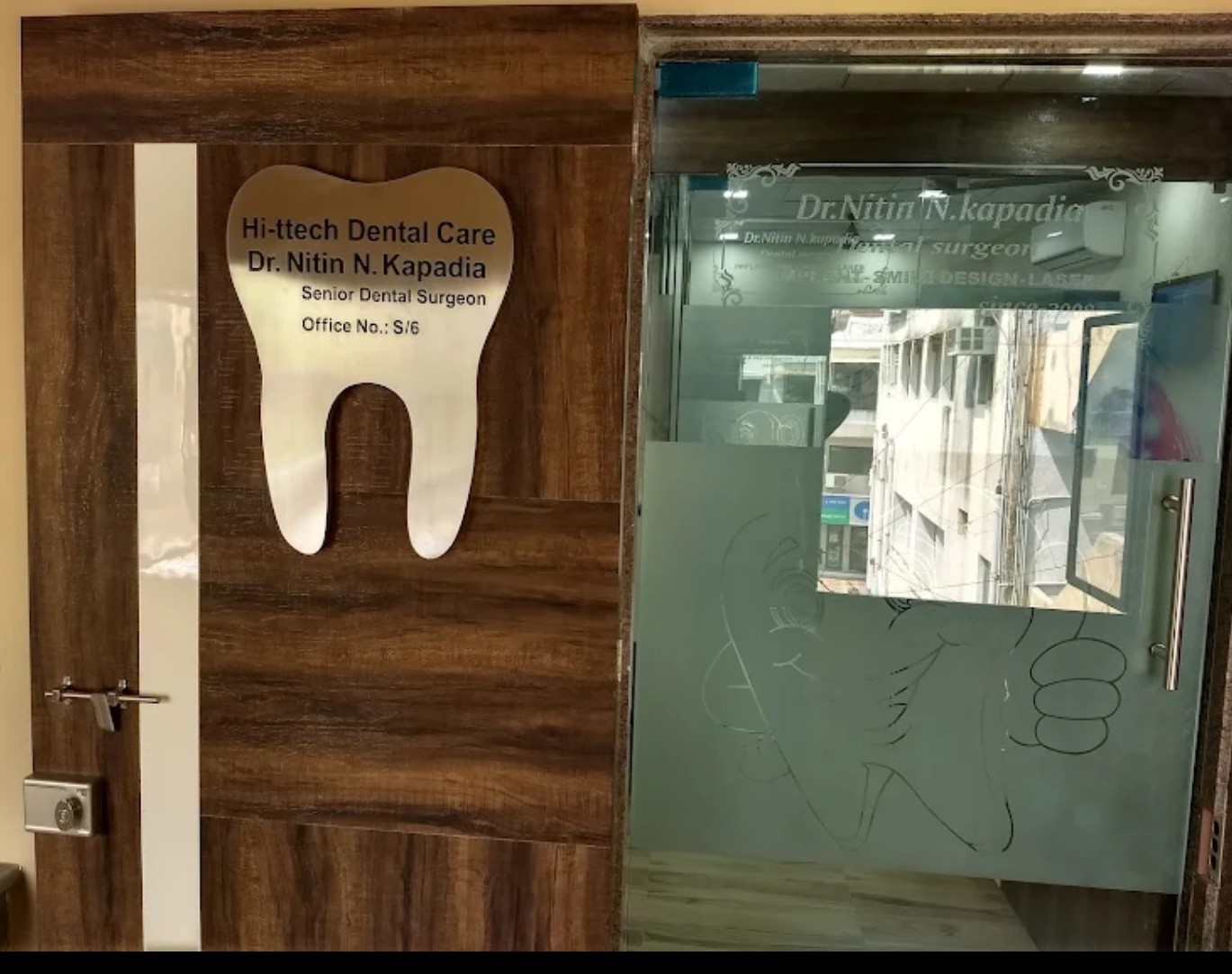 Hi-ttech Dental Care — entrance signage